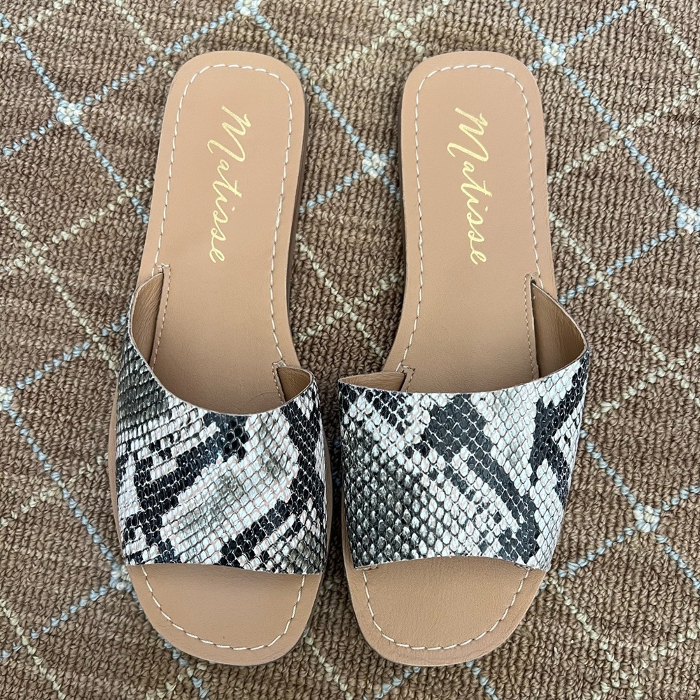 Matisse "Sage" Snake Printed Leather Slide Sandals, size 9
